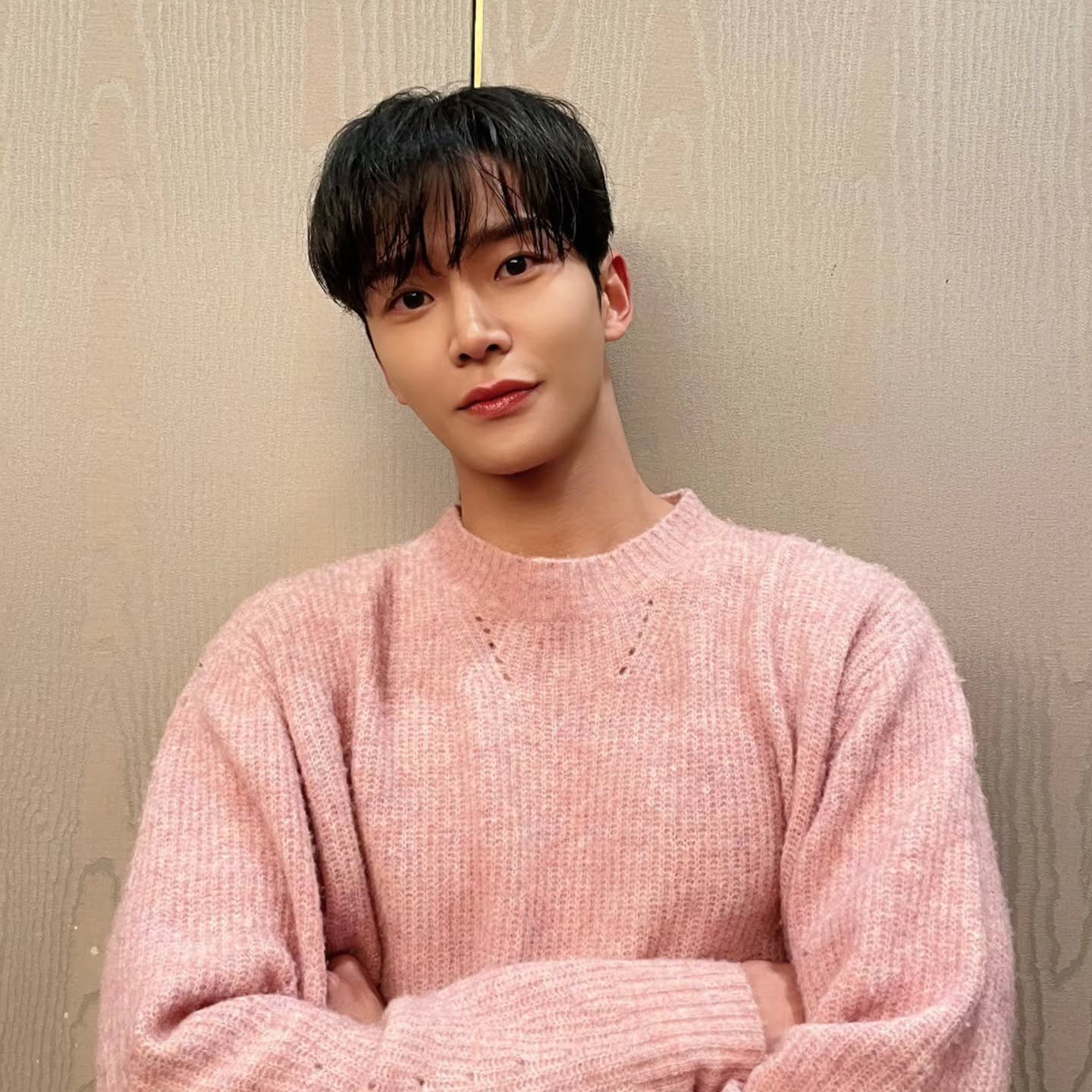 Behind-the-scenes cut of Rowoon