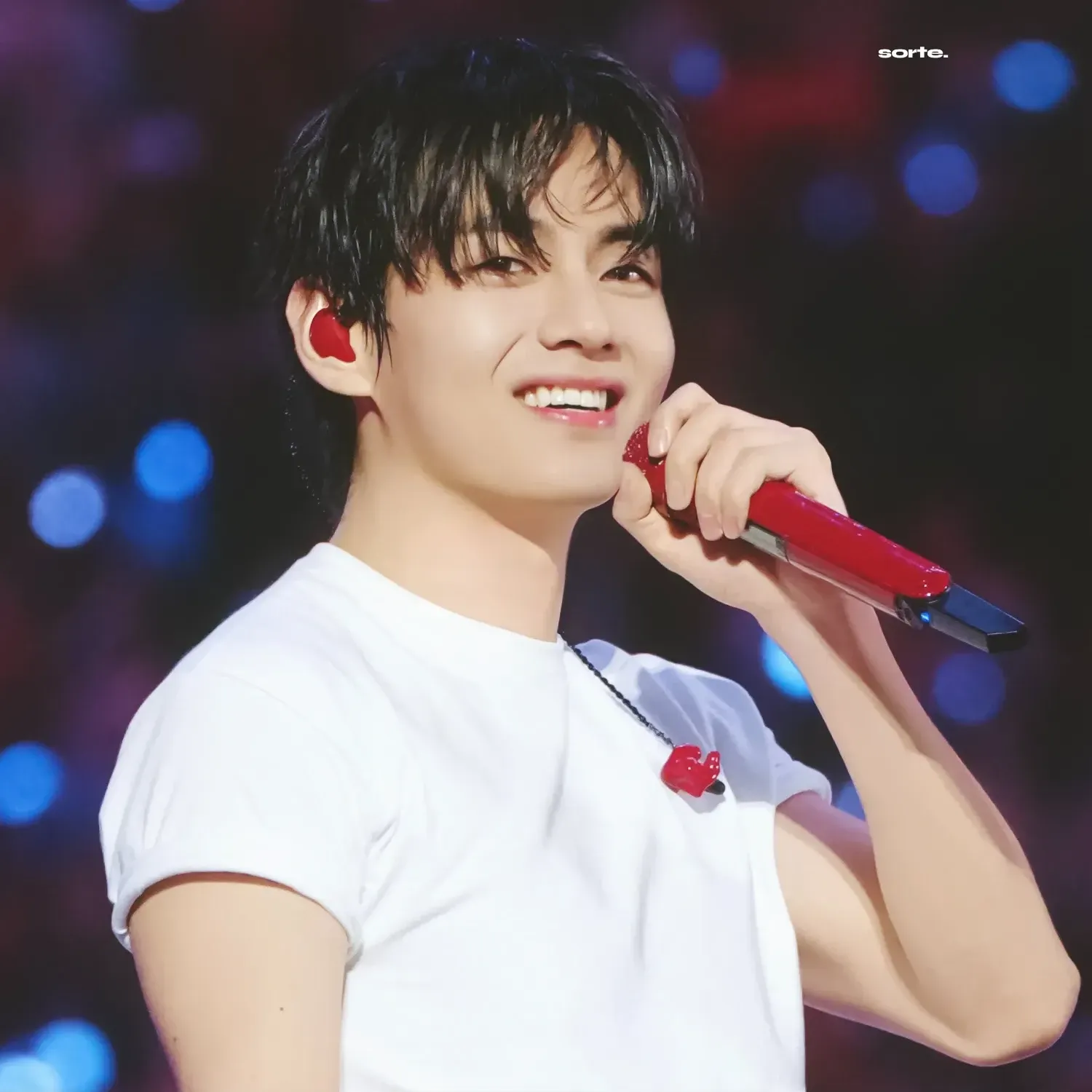 Behind-the-scenes cut of V (BTS)