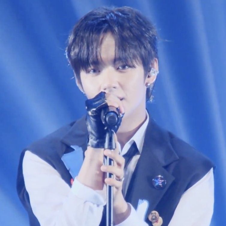 Behind-the-scenes cut of JL (AHOF)