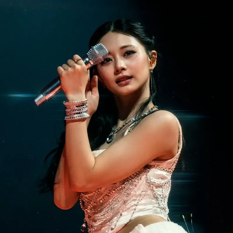 Foto aktivitas terbaru Tzuyu (TWICE)