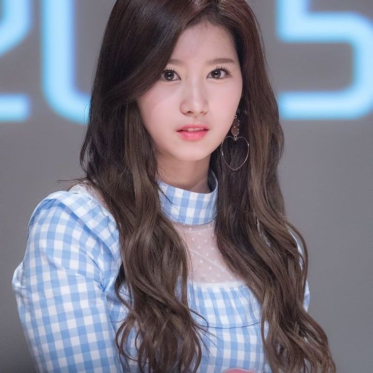 Sana (TWICE)的最新照片