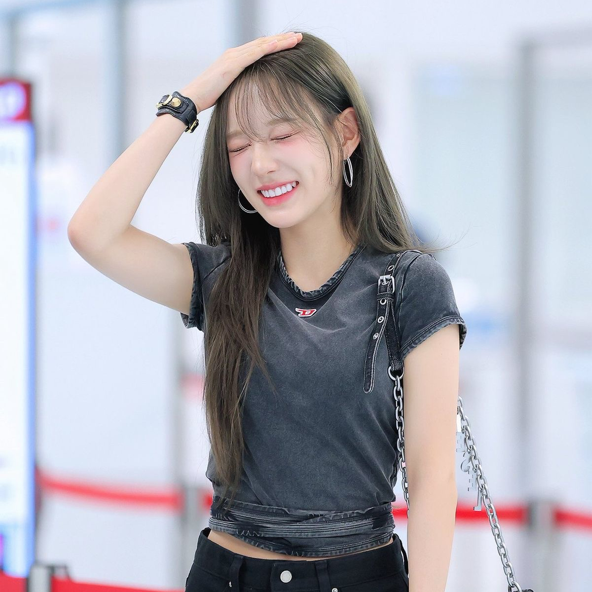 Behind-the-scenes cut of Ryu Sarang (izna)