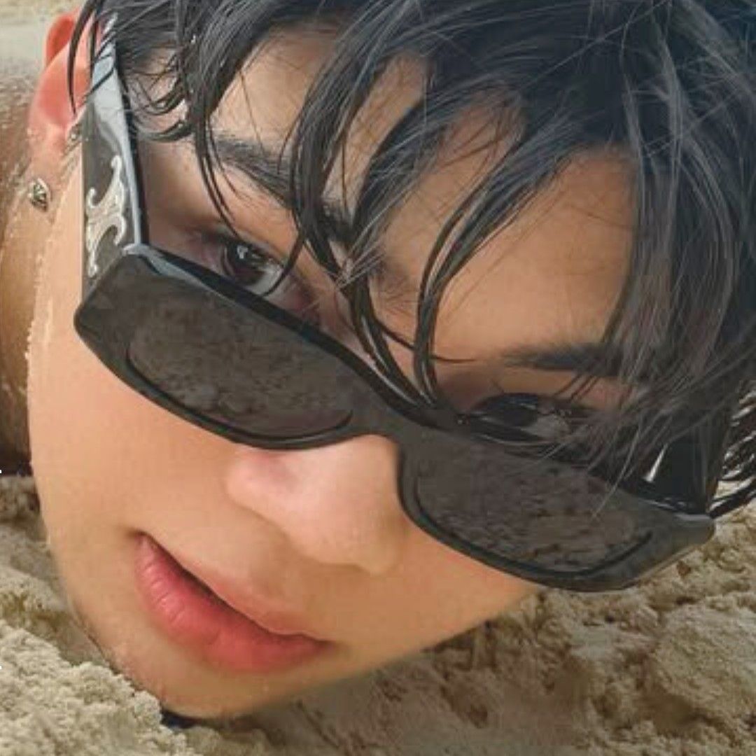 A moment captured by Park Gunwook (ZEROBASEONE)'s fan