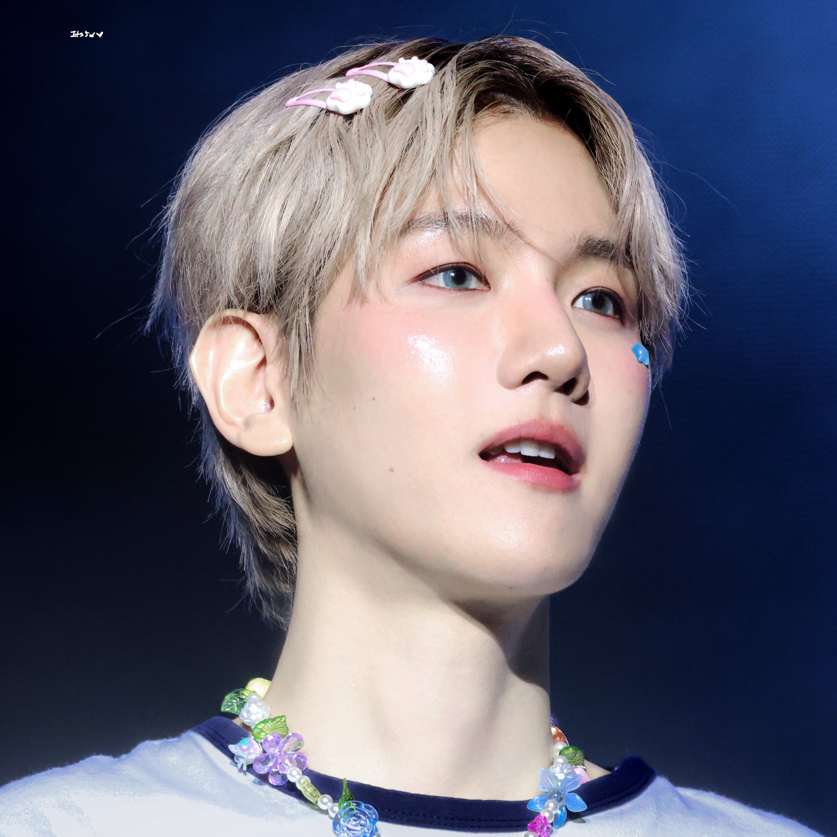 A moment captured by Baekhyun (EXO)'s fan