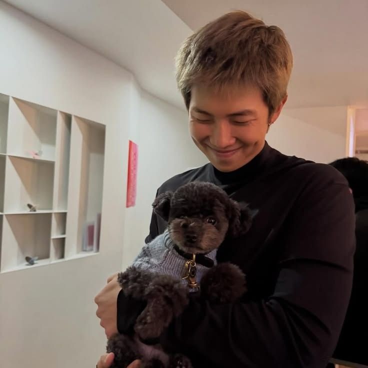 RM (防弹少年团)的最新照片