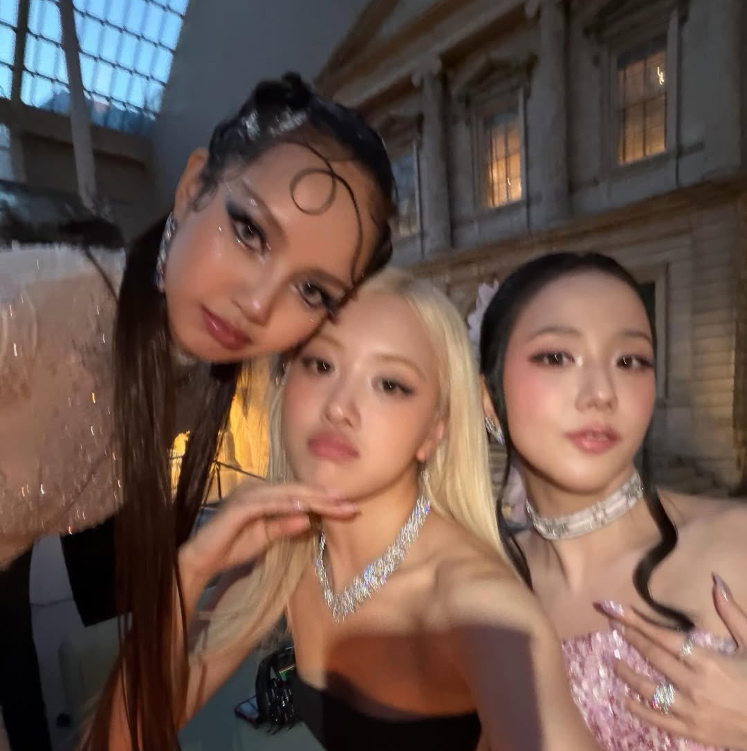 리사 (BLACKPINK)의 비하인드 컷