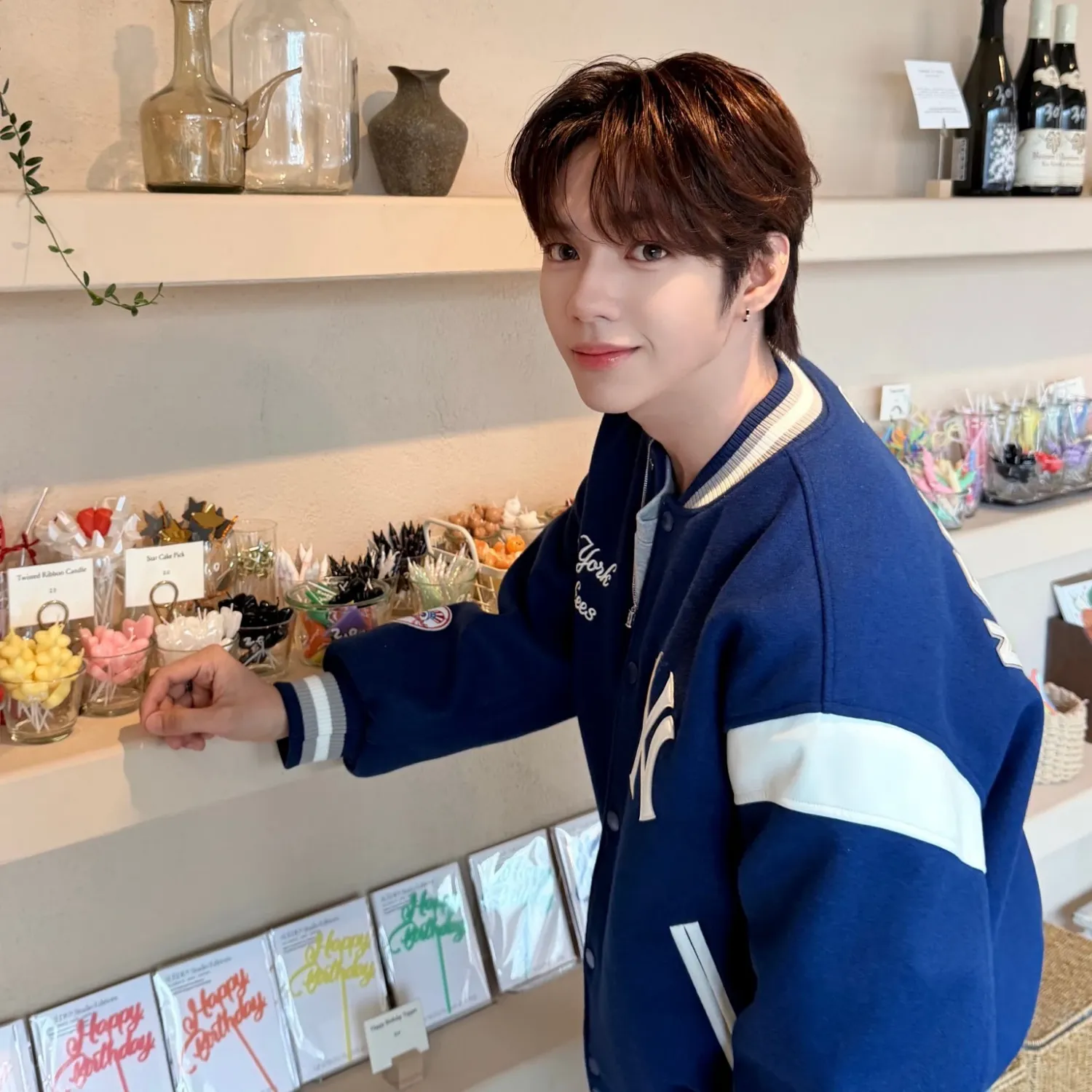 Recent activity shot of JL (AHOF)