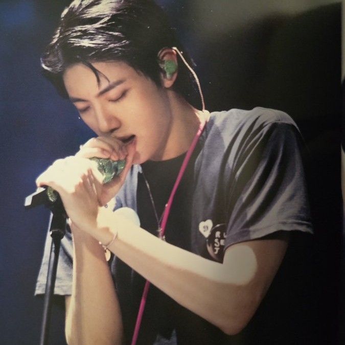 진 (방탄소년단) 최근 활동샷