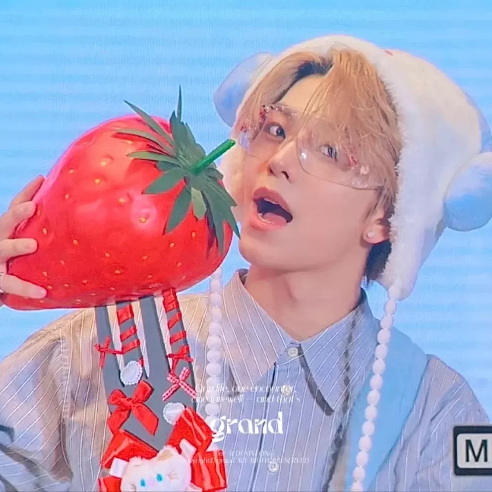 A moment captured by He Xinlong (ALPHA DRIVE ONE)'s fan