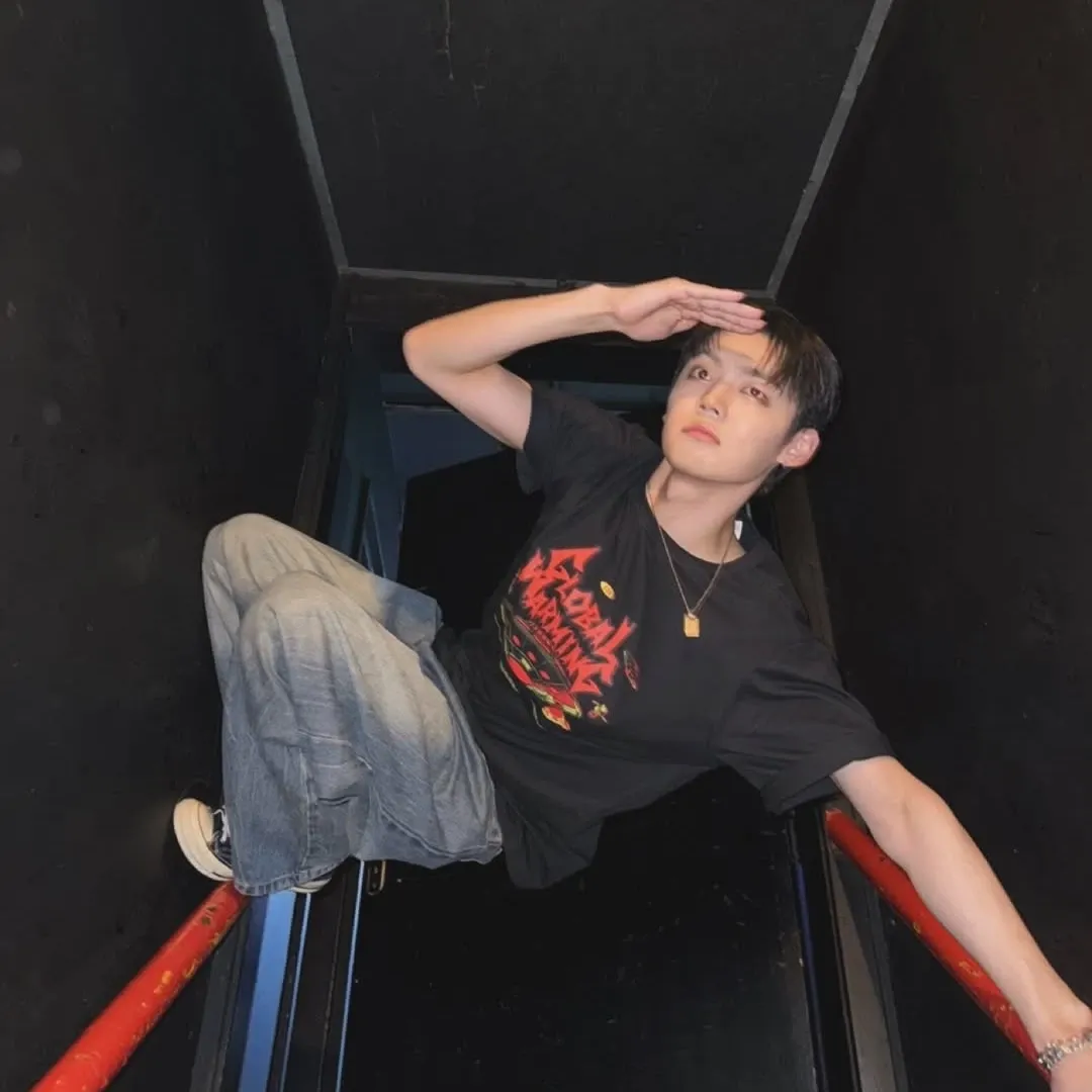 Latest photo of Chan (A.C.E)