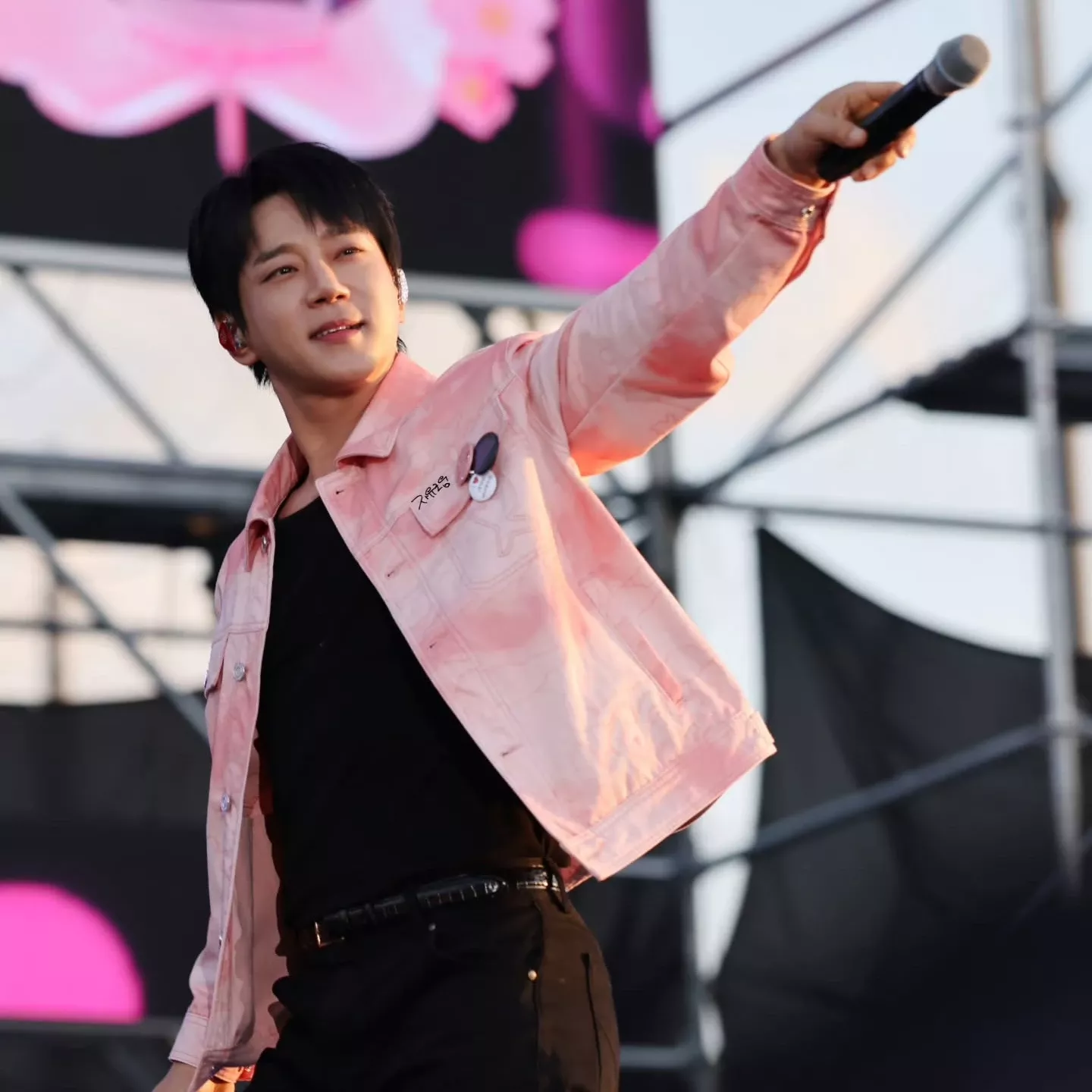 A moment captured by Hwang Chiyeol's fan