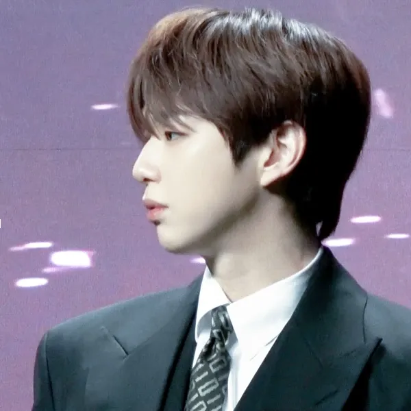 강다니엘의 비하인드 컷