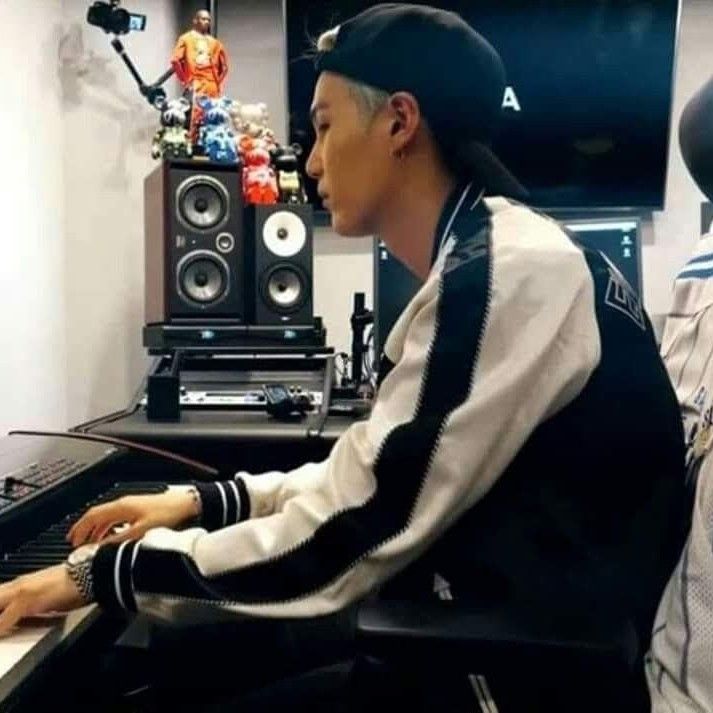 SUGA (防彈少年團)的最新照片