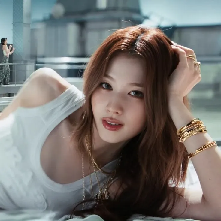 Foto terbaru Sana (TWICE)