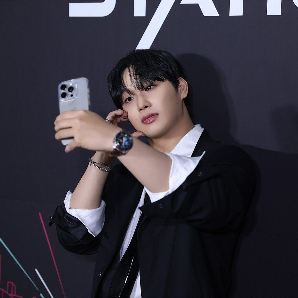 Behind-the-scenes cut of Lim Hyunsik (BTOB)