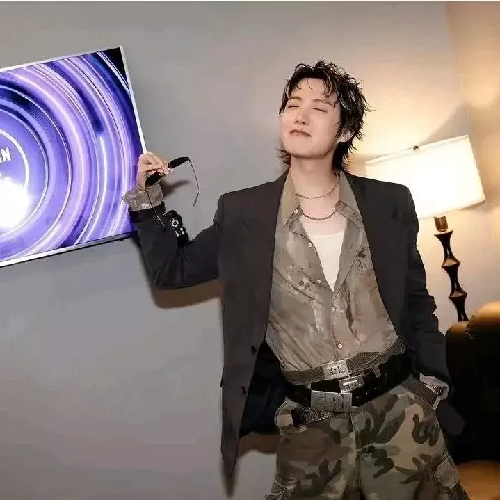 제이홉 (방탄소년단) 최근 활동샷