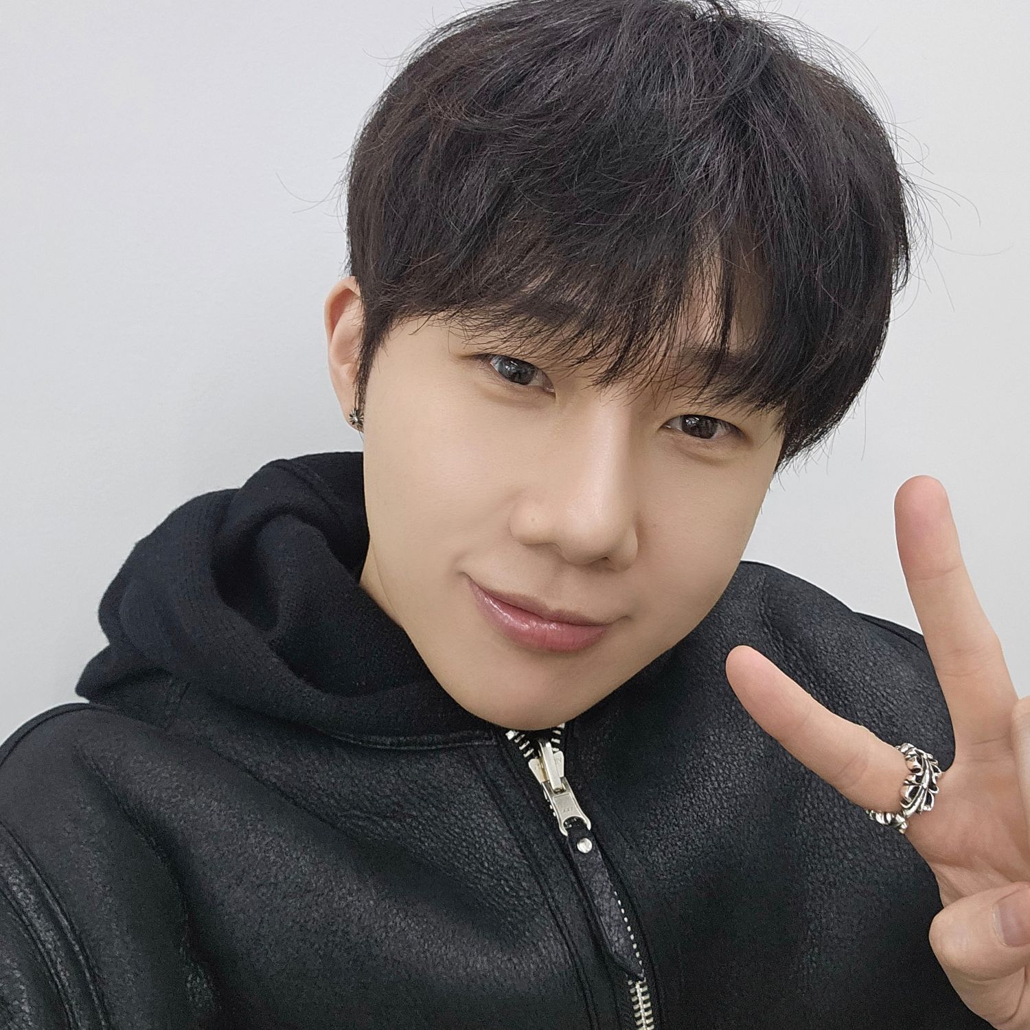 Latest photo of Sungkyu (INFINITE)