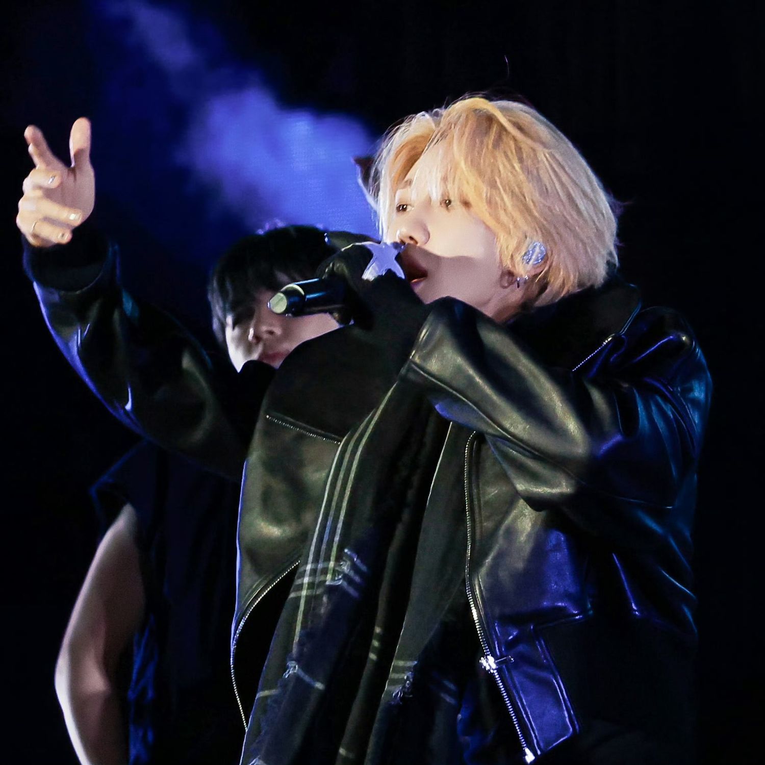 Behind-the-scenes cut of The 8 (SEVENTEEN)