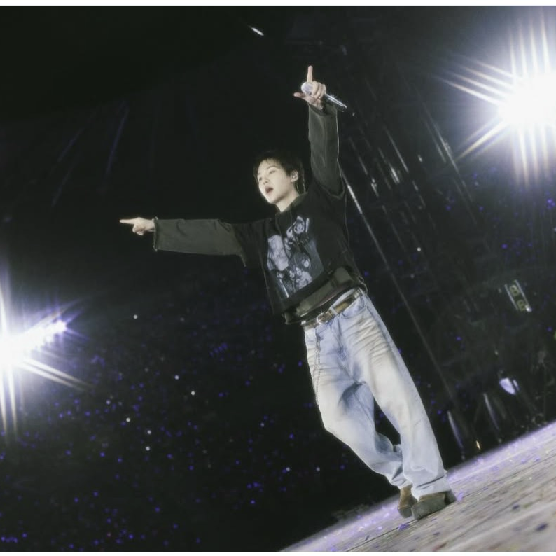 Foto aktivitas terbaru SUGA (BTS)