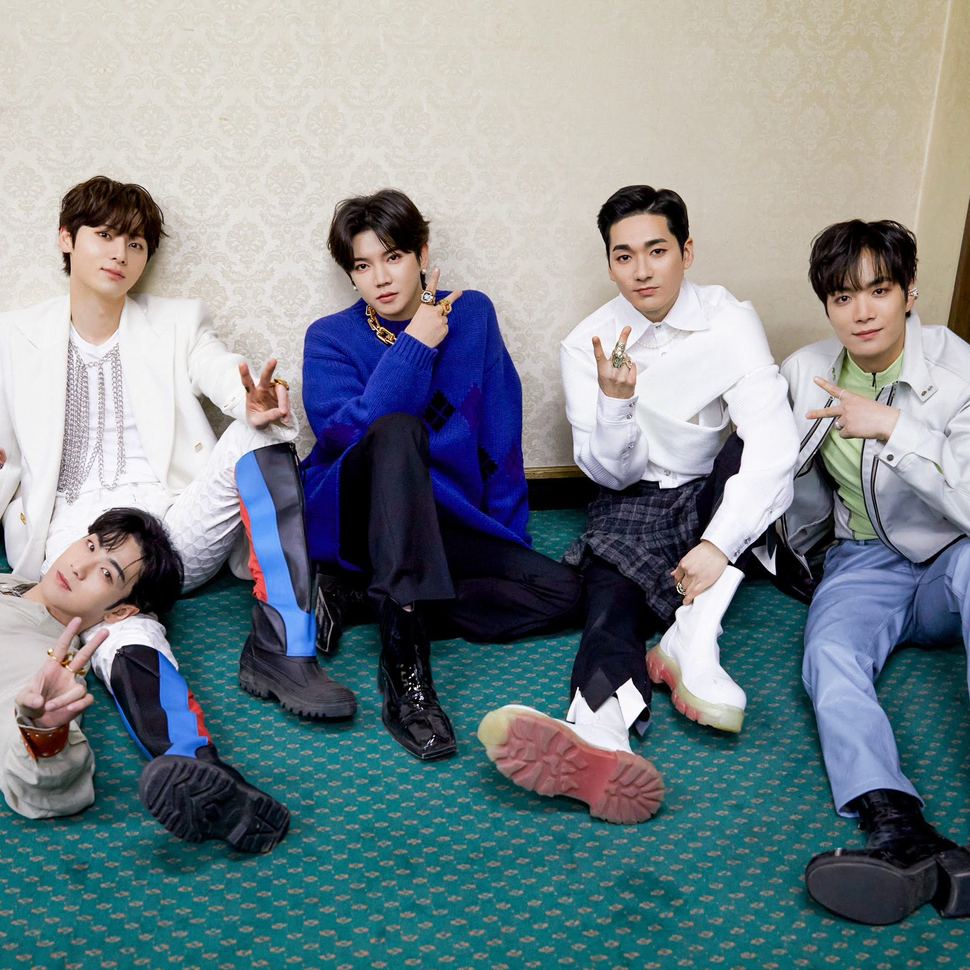 Behind-the-scenes cut of NU'EST