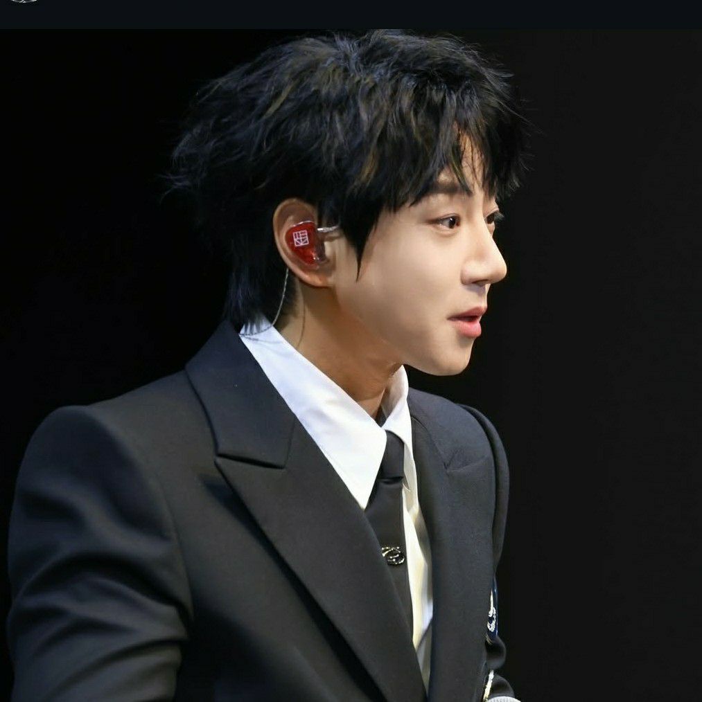 Behind-the-scenes cut of Hwang Chiyeol