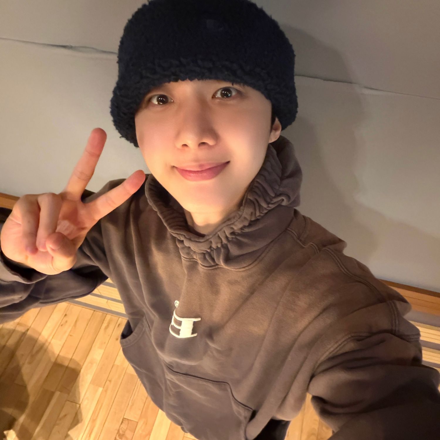 Recent activity shot of Hui (PENTAGON)