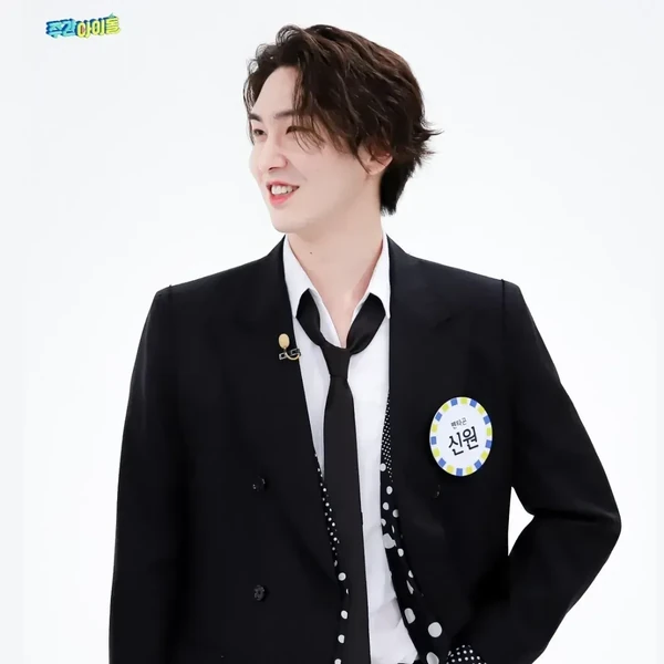 신원 (펜타곤)의 매력을 담은 최애돌 대표 사진