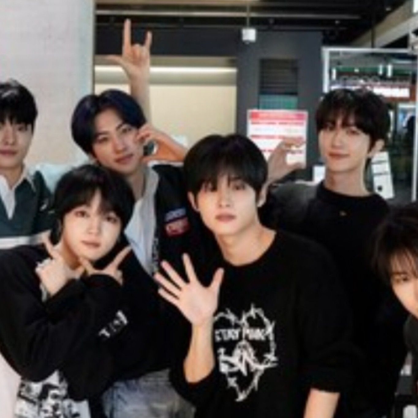 Behind-the-scenes cut of YOUNITE