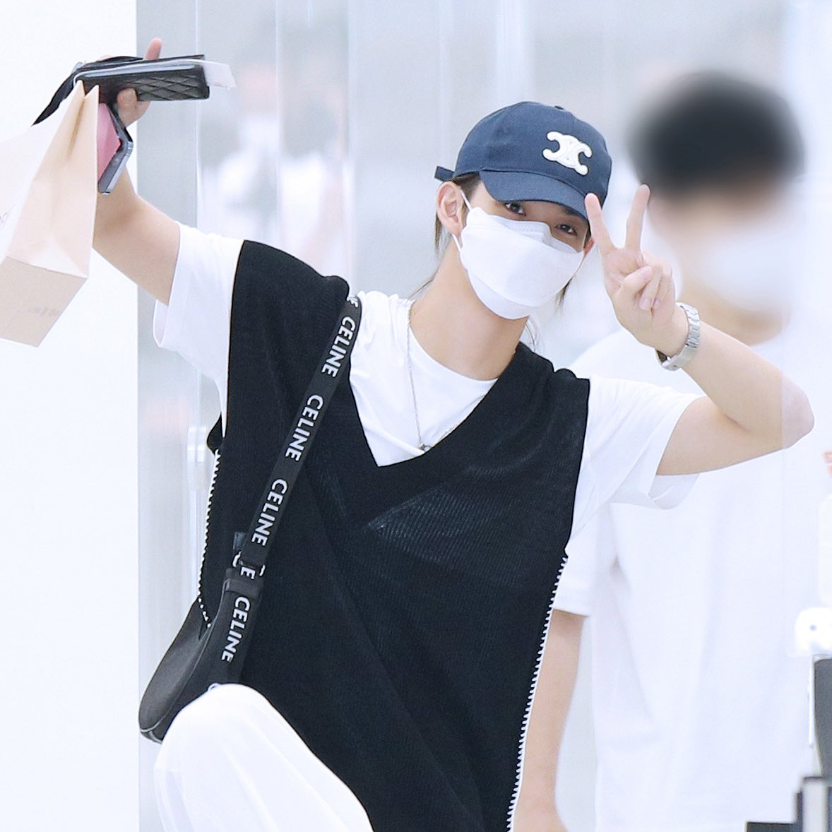 Behind-the-scenes cut of Bae Jinyoung