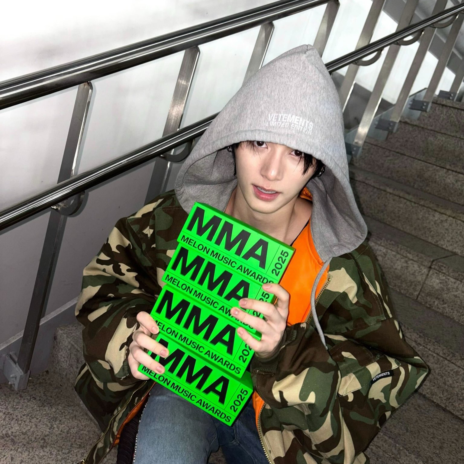 A moment captured by BOYNEXTDOOR's fan