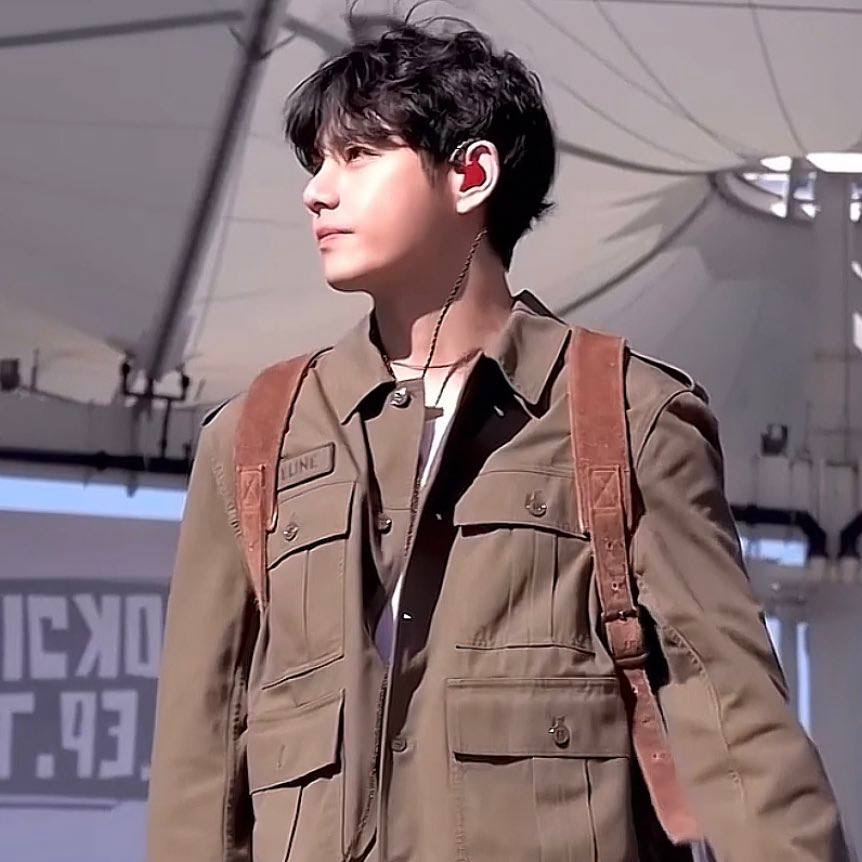 Foto terbaru V (BTS)