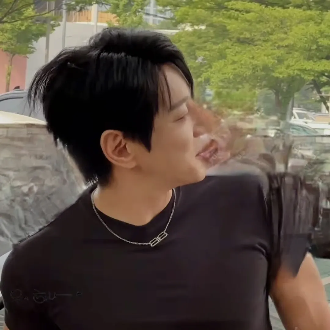 Recent activity shot of Hwang Chiyeol