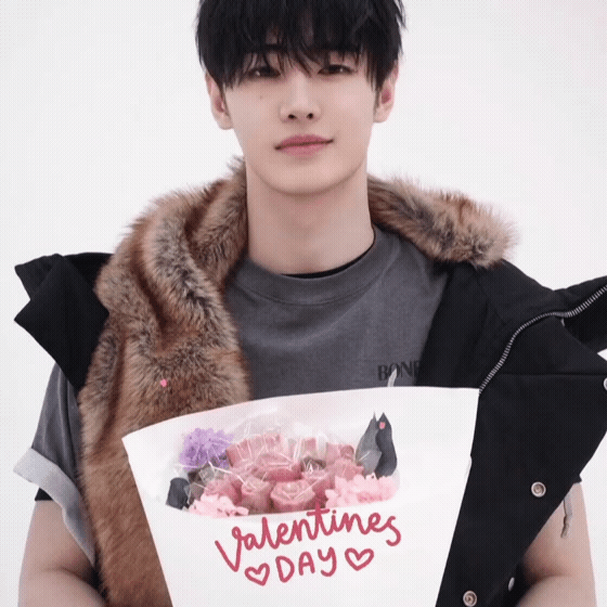 Recent activity shot of Sunghoon (ENHYPEN)