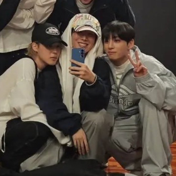 제이홉 (방탄소년단)의 최신 사진