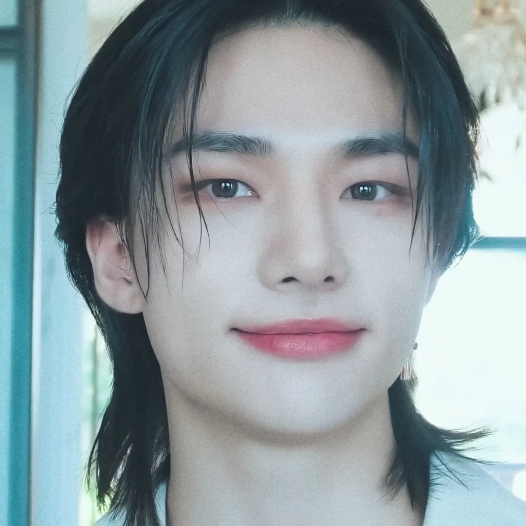 Latest photo of Hyunjin (Stray Kids)