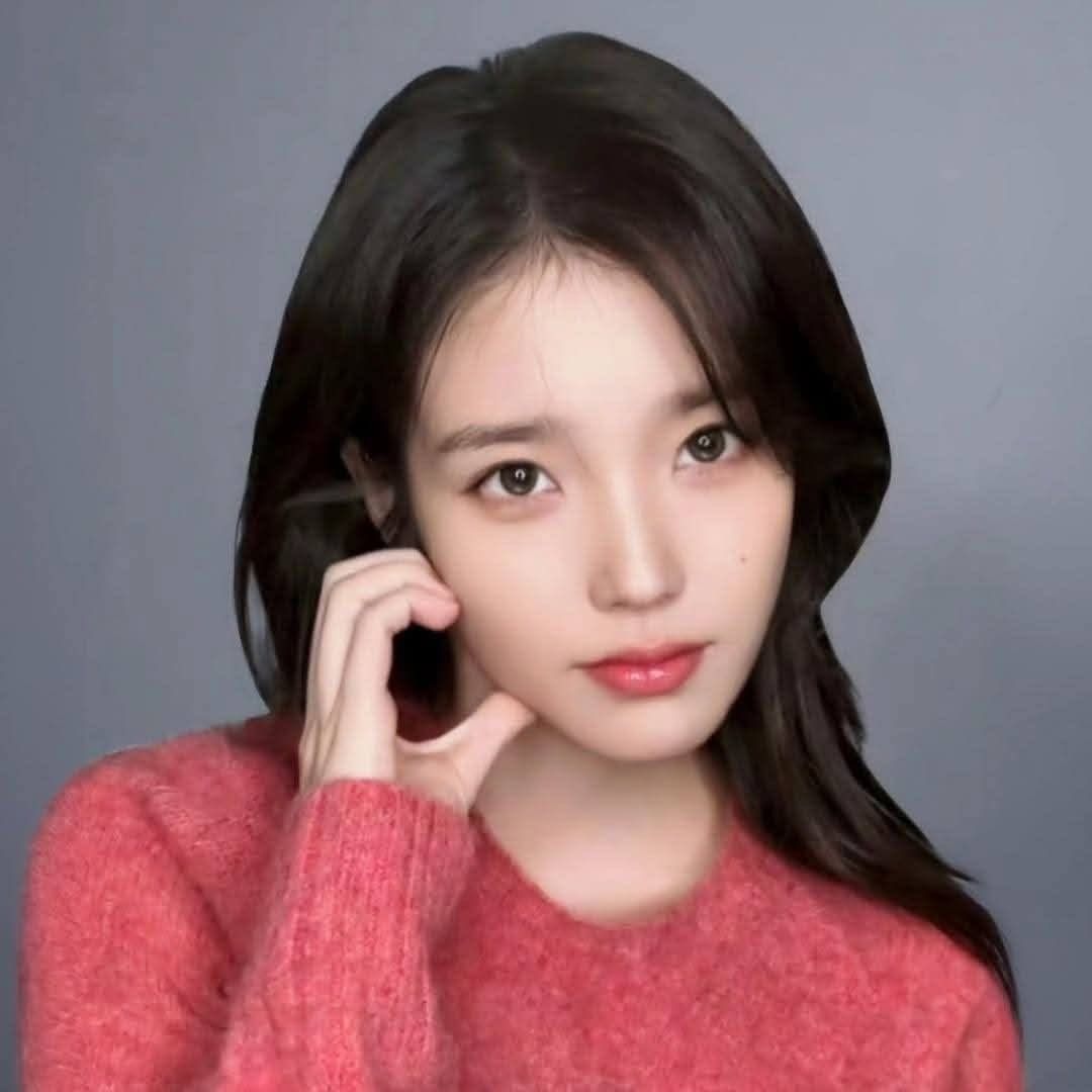 Foto aktivitas terbaru IU