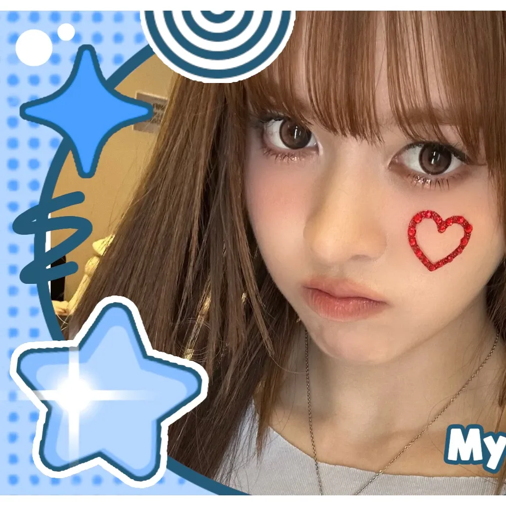 Recent activity shot of LILY (NMIXX)