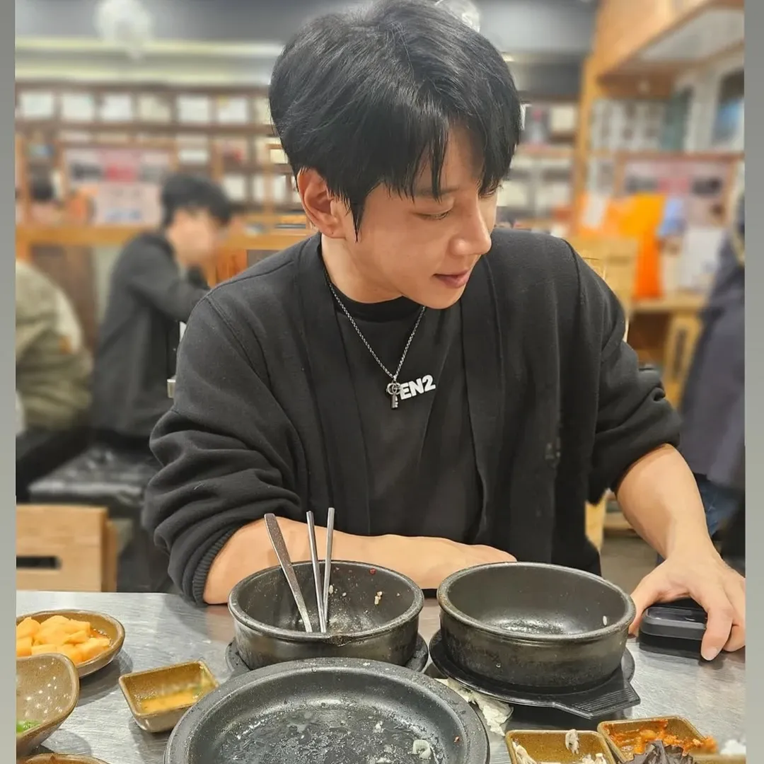 Behind-the-scenes cut of Hwang Chiyeol