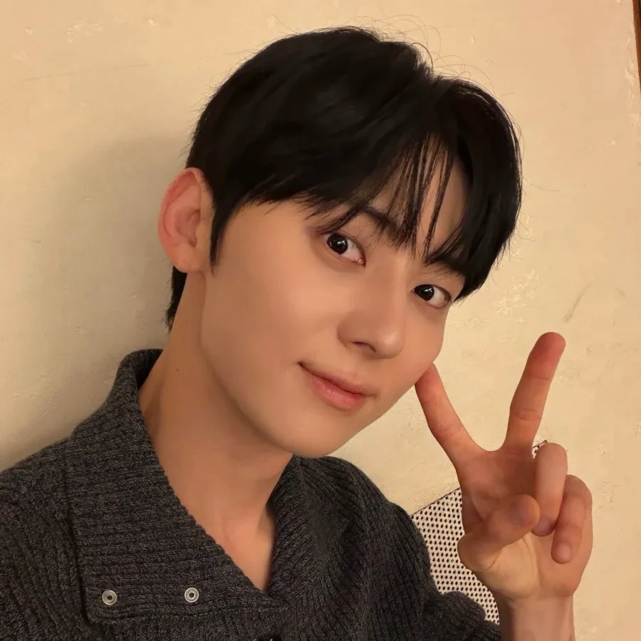 A moment captured by Hwang Minhyun's fan