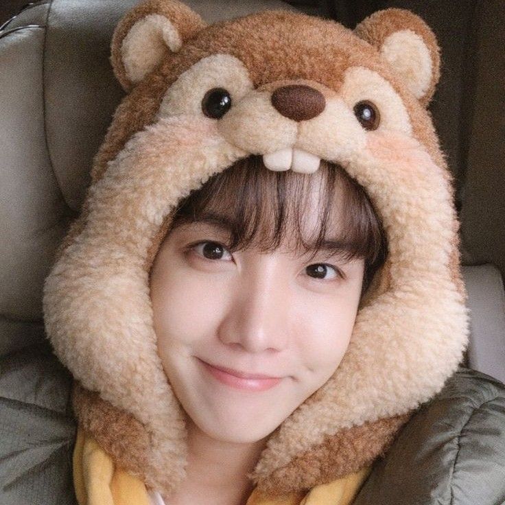 Foto terbaru j-hope (BTS)
