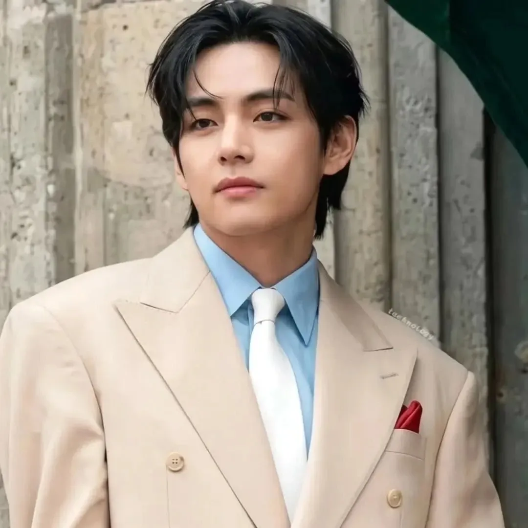 Foto aktivitas terbaru V (BTS)