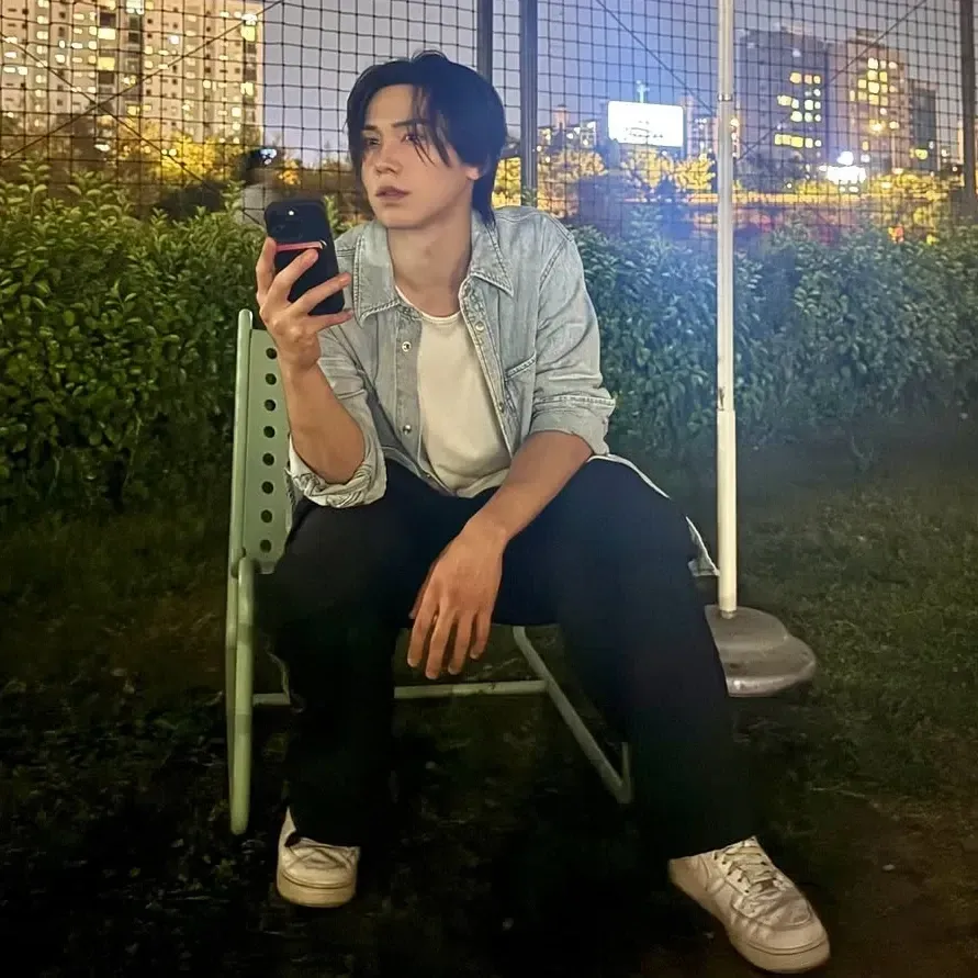A moment captured by Rocky's fan