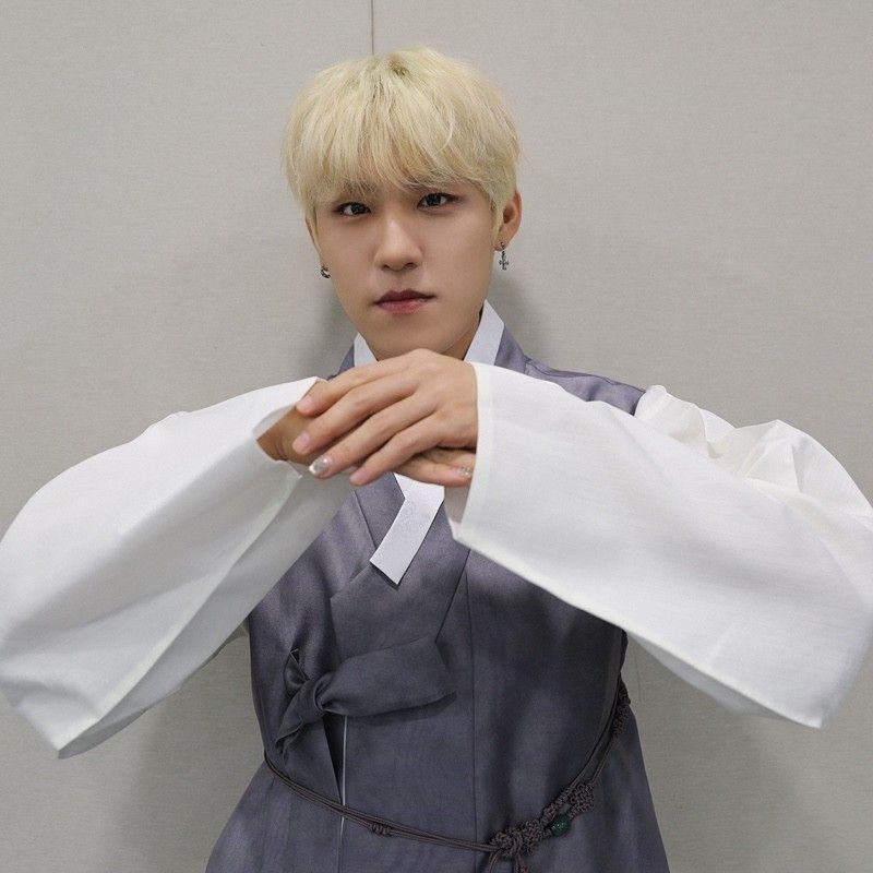 A moment captured by Park Woojin (AB6IX)'s fan