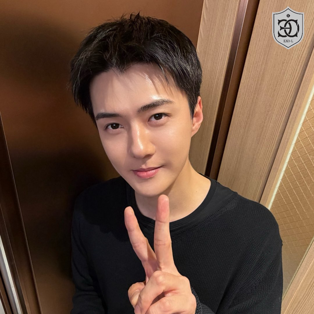 Behind-the-scenes cut of EXO