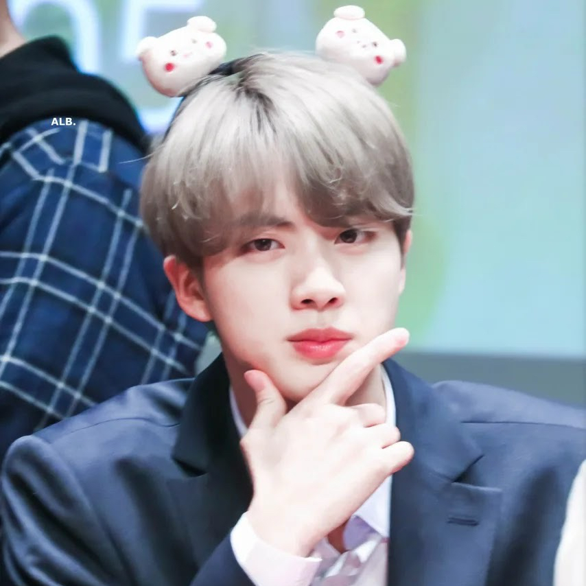 Foto aktivitas terbaru Jin (BTS)