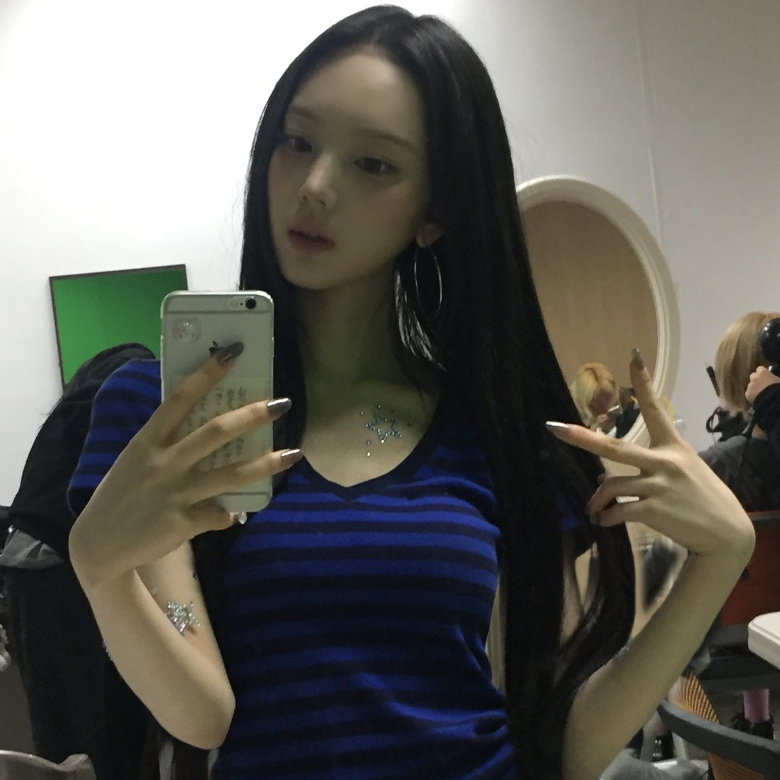 A moment captured by LEESOL (KiiiKiii)'s fan