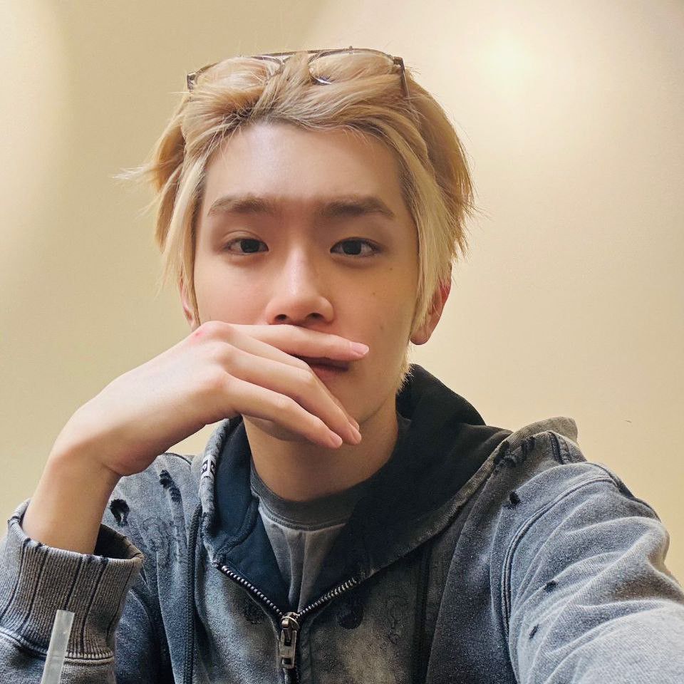 A moment captured by Kim Taerae (ZEROBASEONE)'s fan