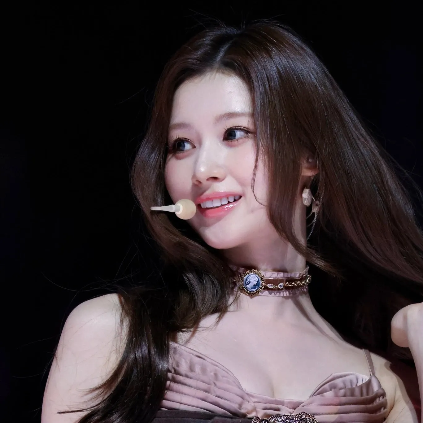 Latest photo of Sana (TWICE)