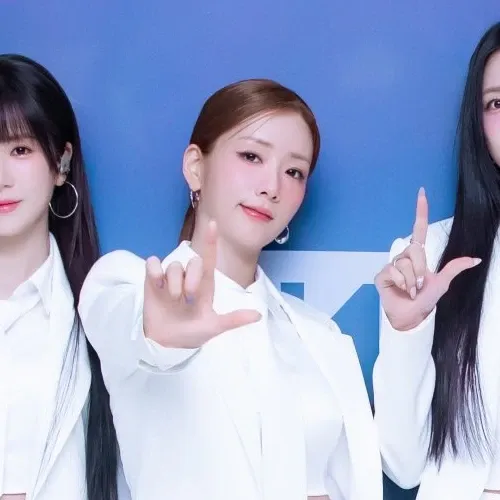 Foto aktivitas terbaru Apink