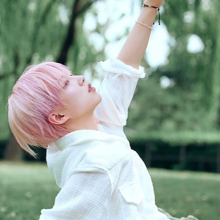 Behind-the-scenes cut of Minho (8TURN)